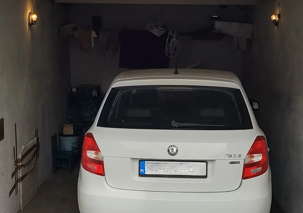 Skoda Fabia cena 17300 przebieg: 77550, rok produkcji 2011 z Myślenice małe 211